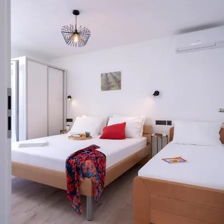 Jadranko - Vacation * Selca kod Bogomolja